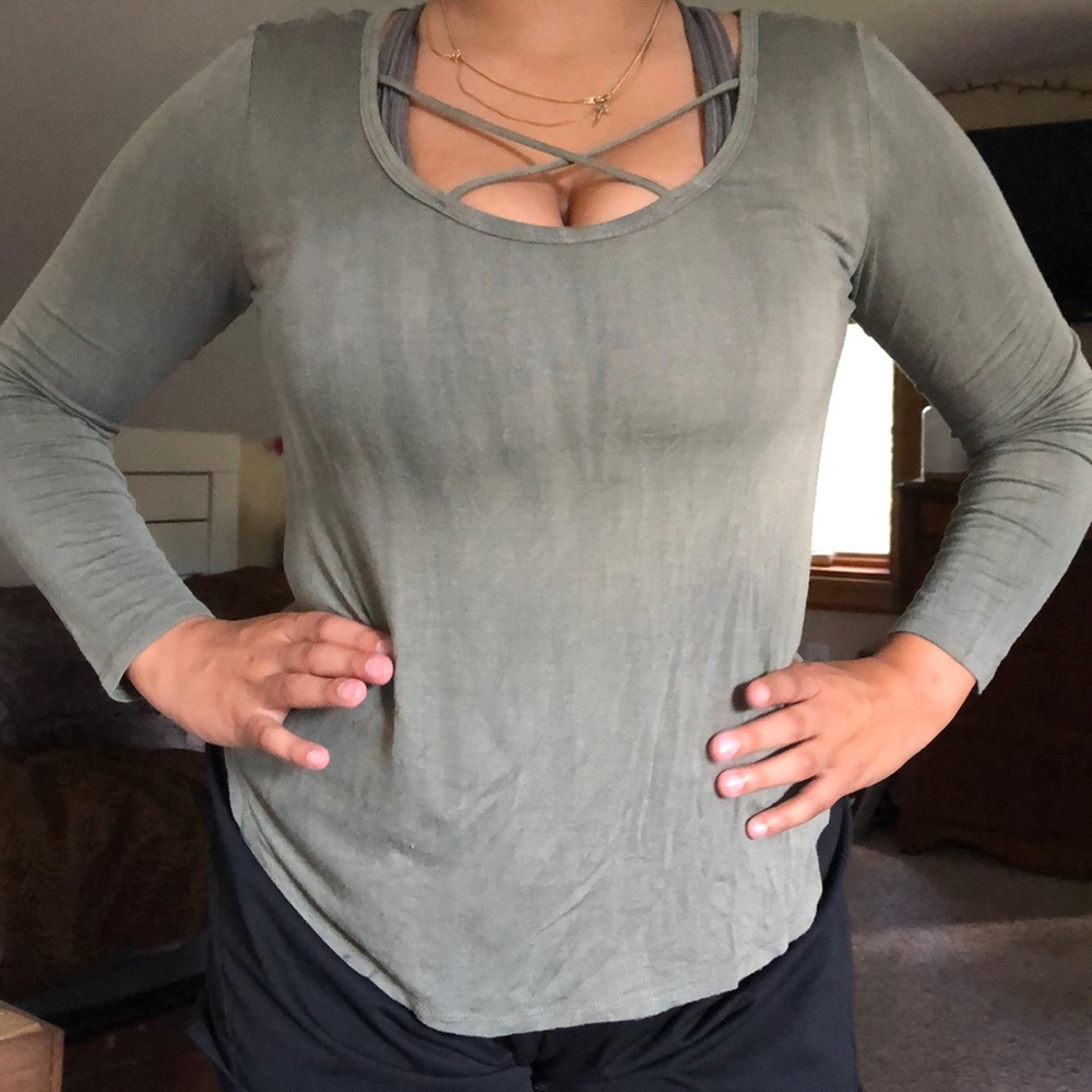 Fitted long sleeve tee with chest detail
